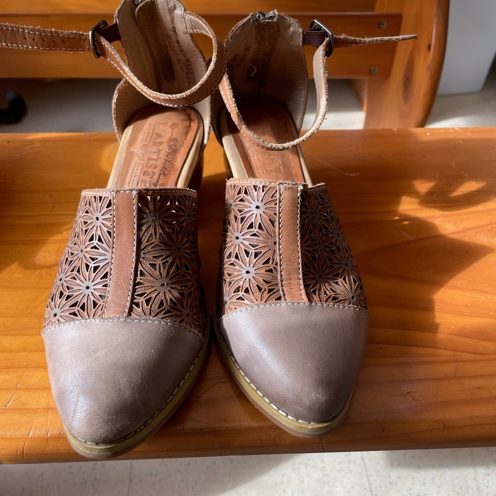 Women’s sandals